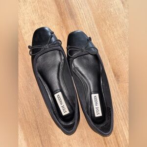 Steve Madden QUEENLY square toe ballerinas in black color